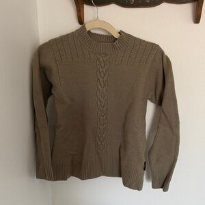 Vintage Green Crew Neck Sweater with Timeless Design